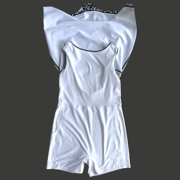 ABERCROMBIE YPB SCULPTLUX ACTIVE DRESS LIKE NEW BLACK WHITE FLORAL | MEDIUM - Picture 8 of 12